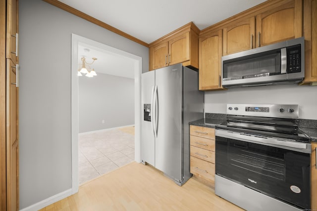 kitchen with light hardwood / wood-style floors, crown molding, a chandelier, and appliances with stainless steel finishes