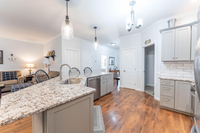 kitchen featuring appliances with stainless steel finishes, gray cabinetry, a kitchen island with sink, sink, and pendant lighting