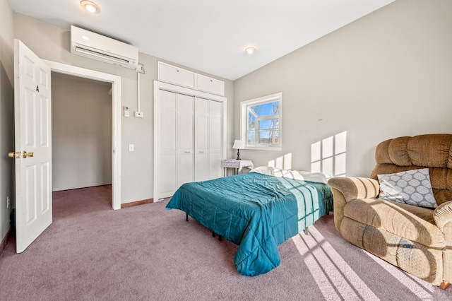 bedroom featuring a wall mounted air conditioner, carpet, and a closet