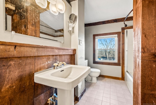 full bathroom featuring tile patterned flooring, toilet, enclosed tub / shower combo, and sink