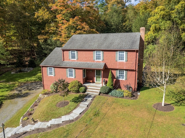 view of front of house featuring a front lawn