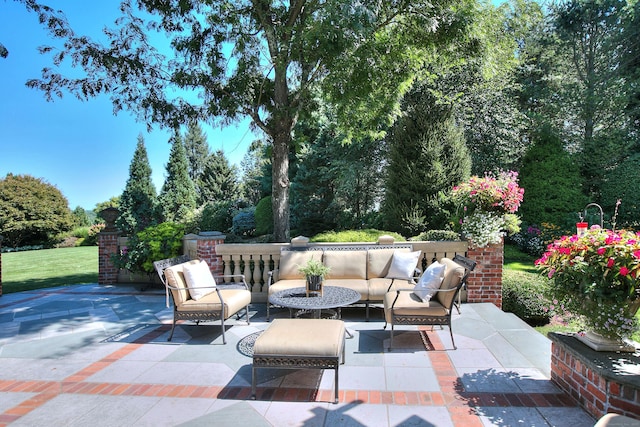 view of patio / terrace featuring an outdoor hangout area