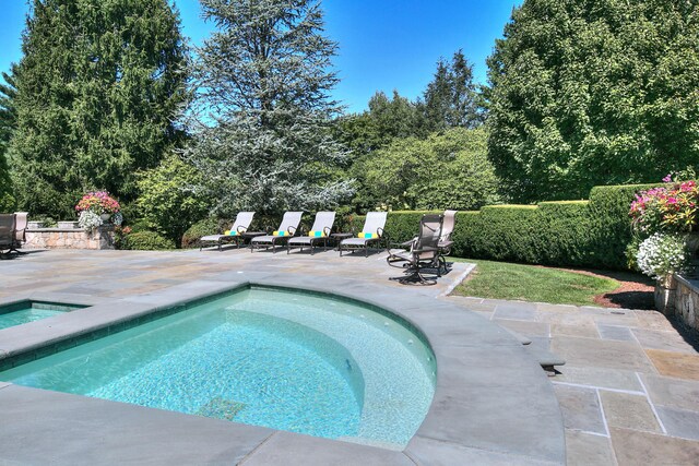 39 Keelers Ridge Rd, Wilton, CT 06897 - view of swimming pool with an in ground hot tub and a patio area