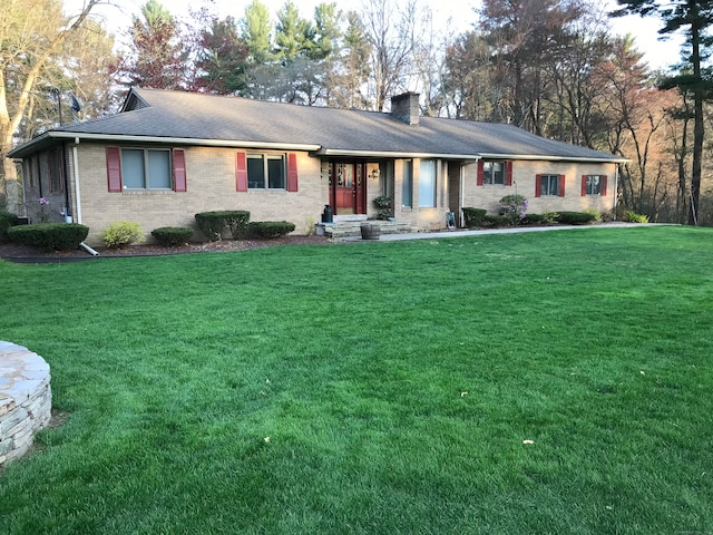 ranch-style house featuring a front lawn