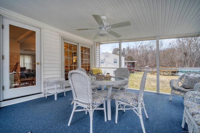 sunroom featuring ceiling fan