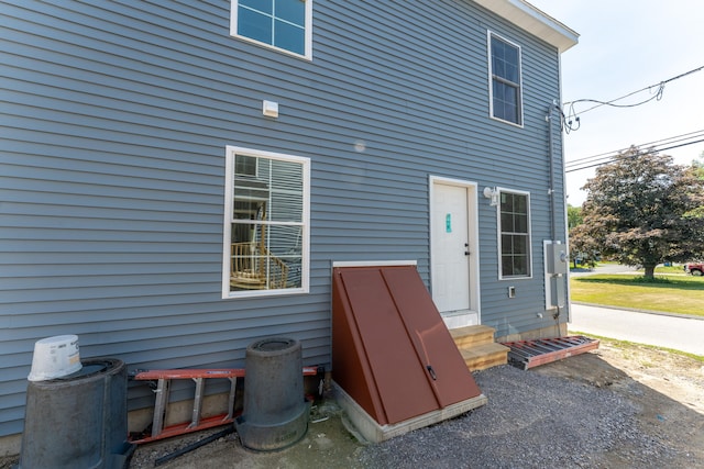 16 Red Bridge Rd, Thompson, CT 06255 - back of property with entry steps