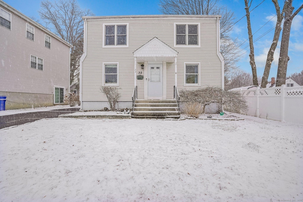 view of front of property