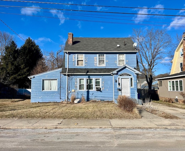 view of front facade featuring a front lawn