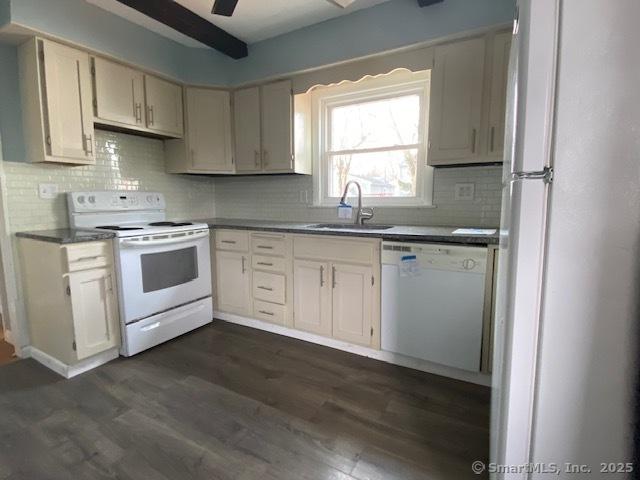 kitchen with ceiling fan, sink, dark hardwood / wood-style flooring, backsplash, and white appliances