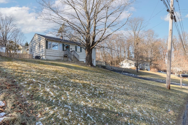 view of front of house featuring a front yard