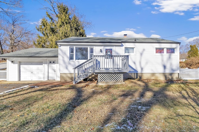 view of front of house featuring a front yard and a garage