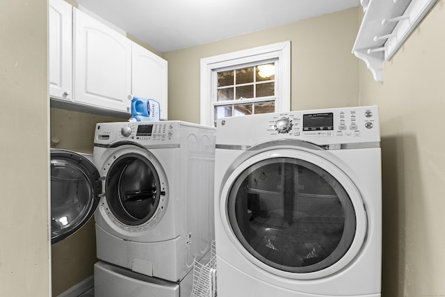 laundry room with cabinets and washing machine and clothes dryer