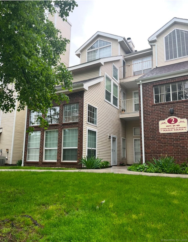 view of front of home with a front yard