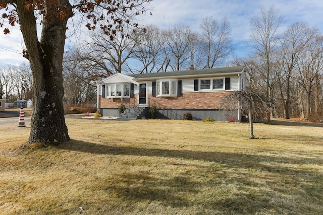 single story home featuring a front yard