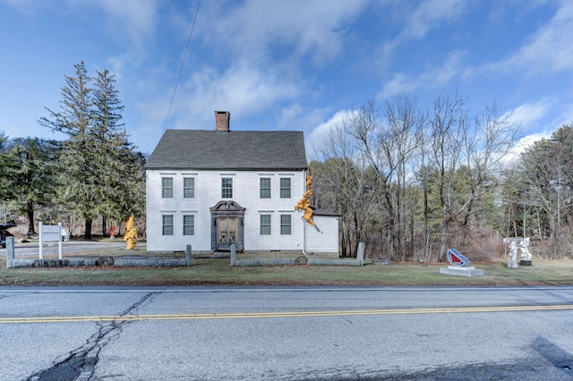 view of front of house featuring a front yard