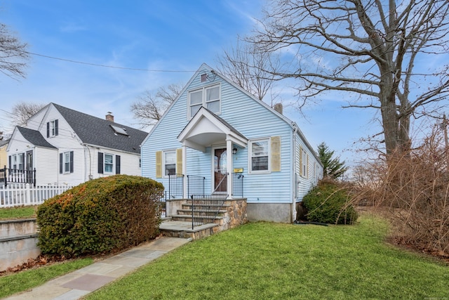 bungalow-style house featuring a front lawn