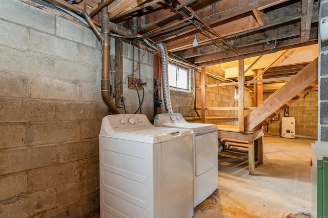 laundry room with washing machine and dryer