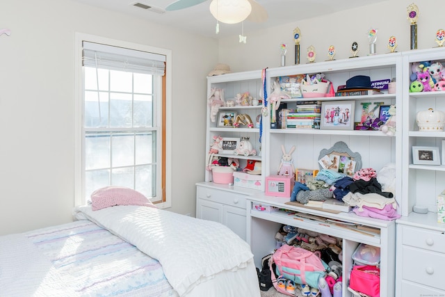 bedroom with ceiling fan