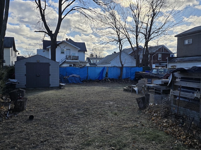 view of yard with a storage unit