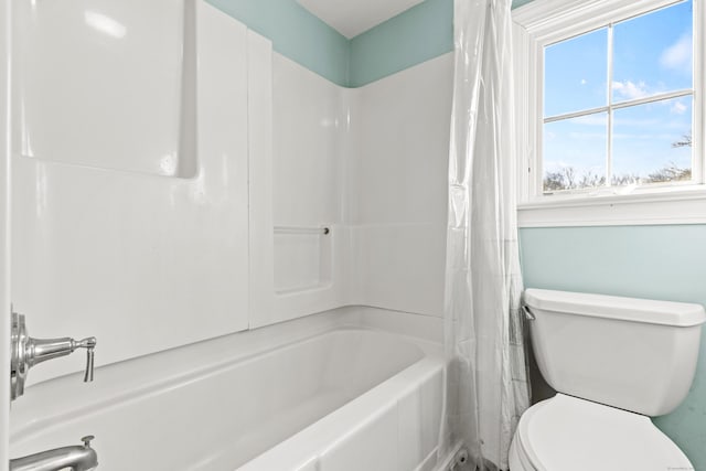 bathroom featuring toilet and shower / bath combo