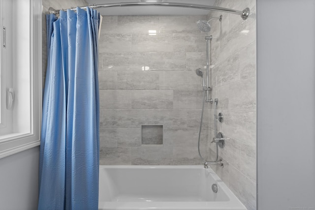 bathroom featuring shower / bath combo