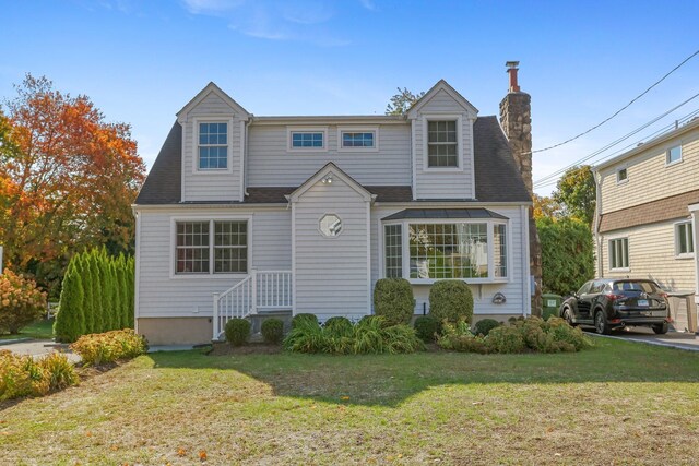 view of front of property with a front yard