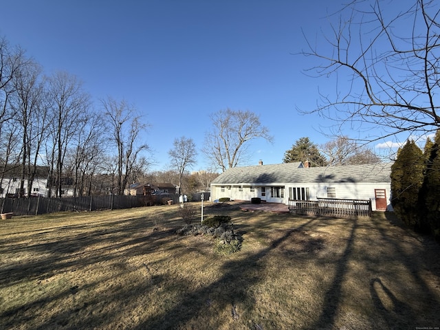 view of yard featuring a patio