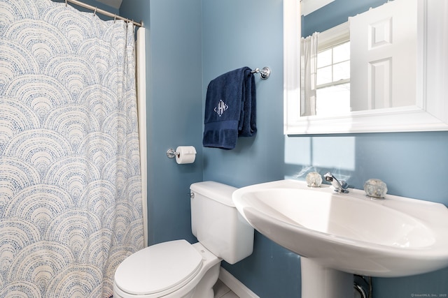 bathroom featuring toilet and sink