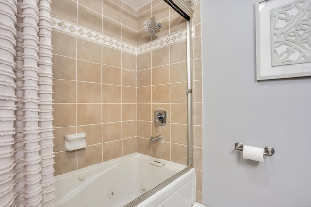 bathroom with tiled shower / bath combo