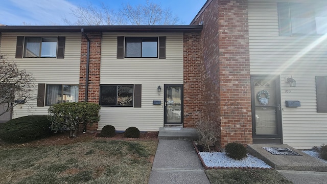 view of property featuring a front yard