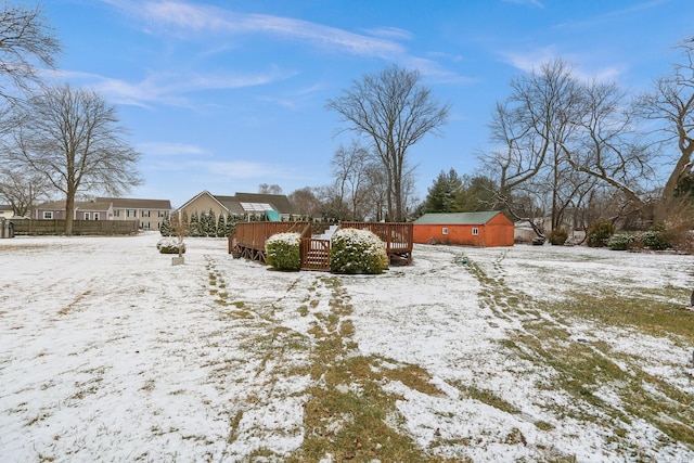 view of yard layered in snow