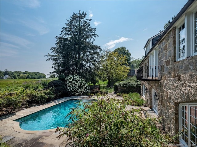 view of swimming pool