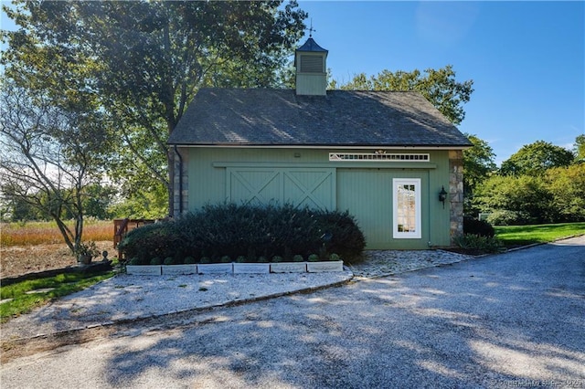 view of front of property with an outbuilding