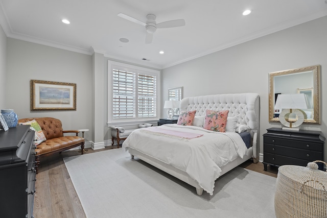 bedroom featuring light hardwood / wood-style floors, ceiling fan, and ornamental molding