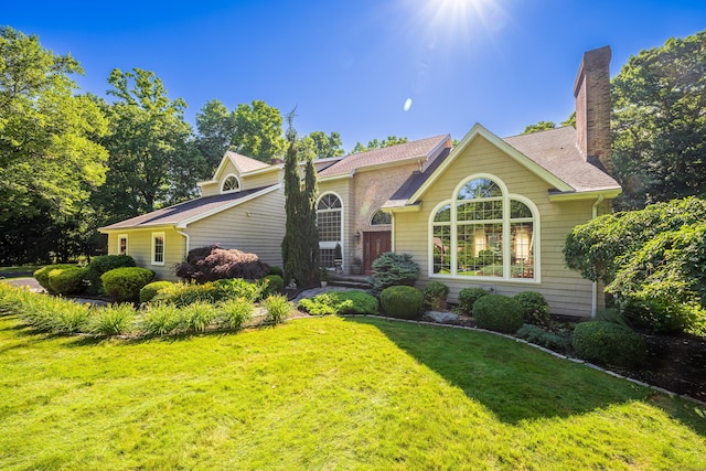 view of front of house with a front lawn