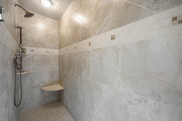 bathroom featuring a tile shower