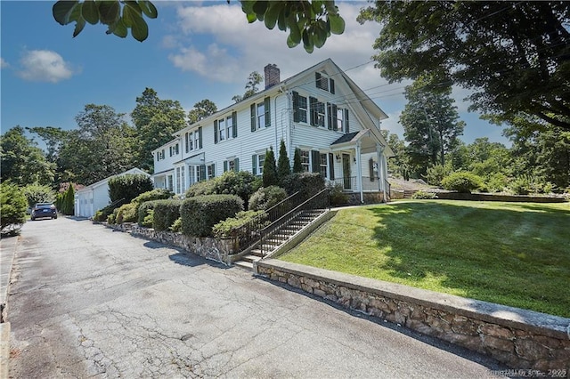 view of front of home with a front lawn