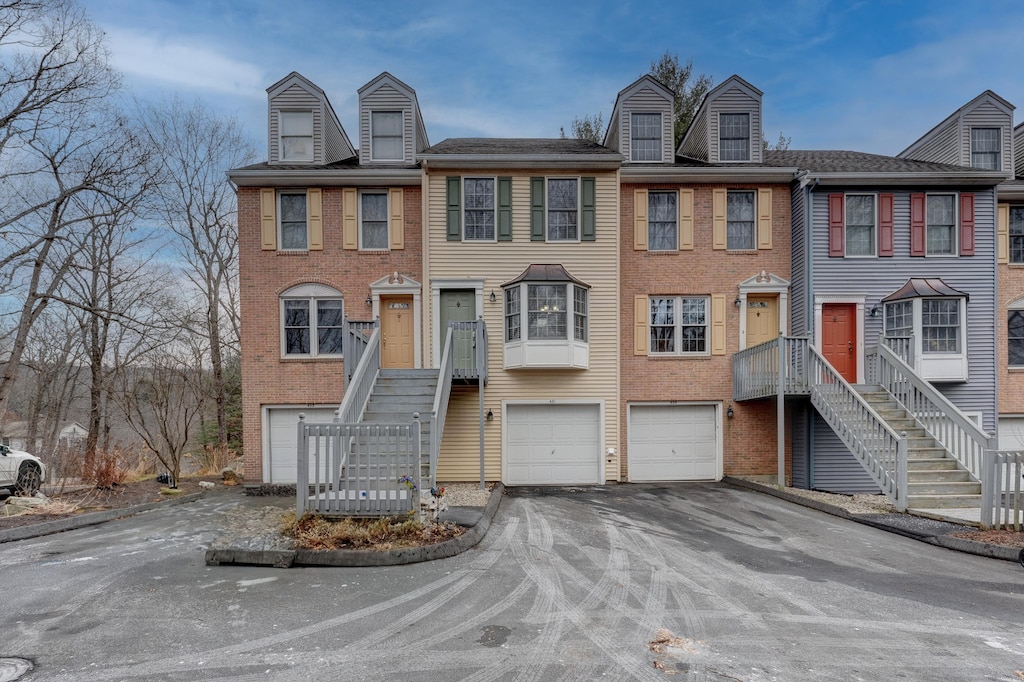 townhome / multi-family property featuring a garage