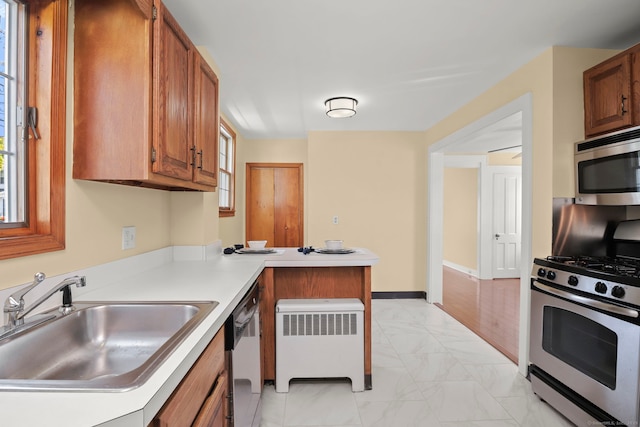 kitchen with sink, kitchen peninsula, and stainless steel appliances