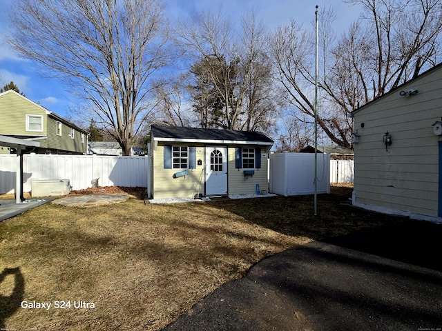 view of outdoor structure featuring a yard