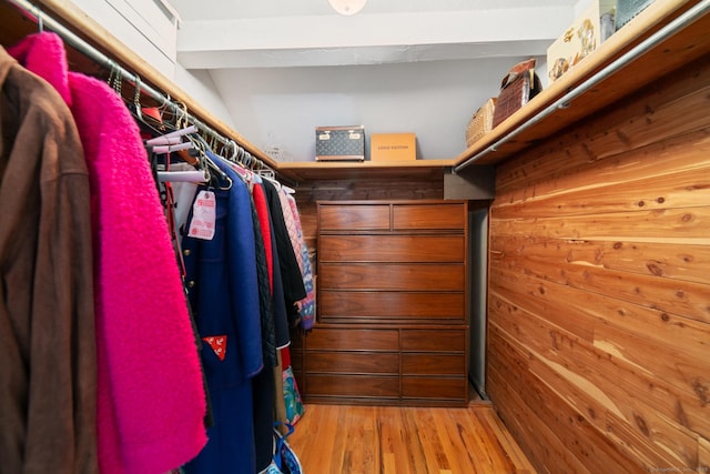 walk in closet with light wood-type flooring