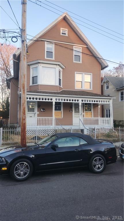 view of front facade with a porch