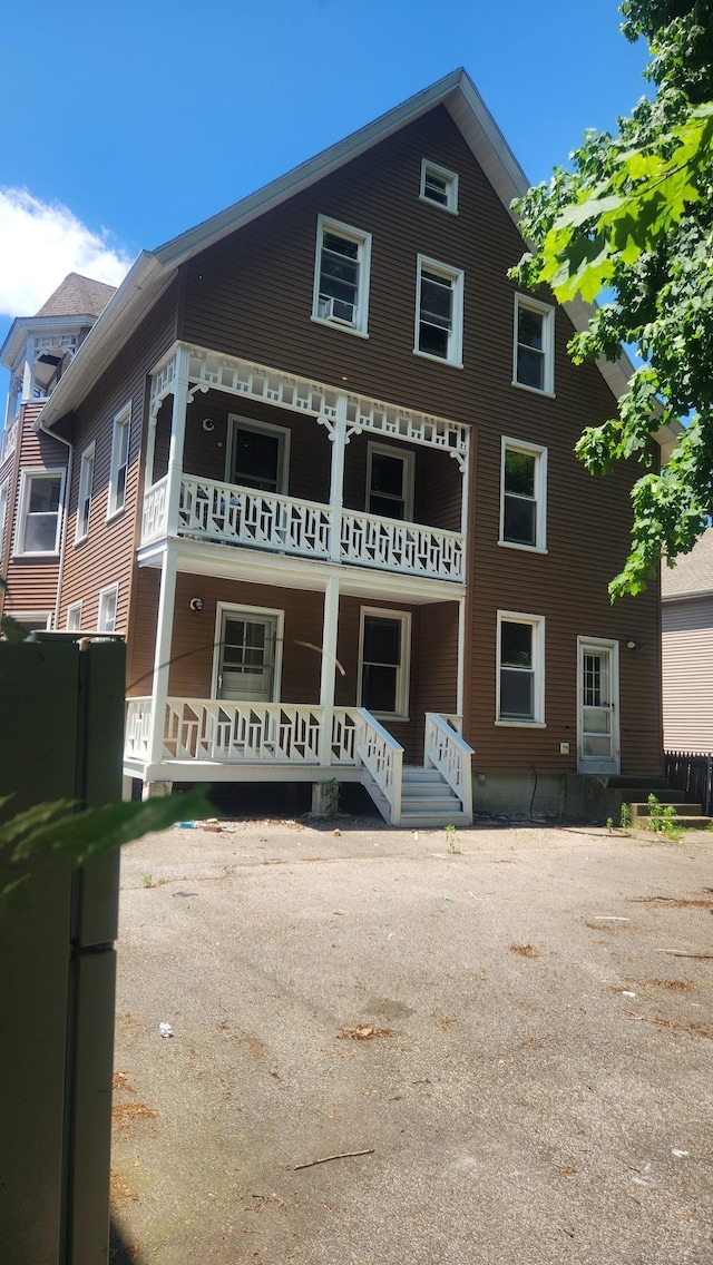 view of front of house featuring a porch