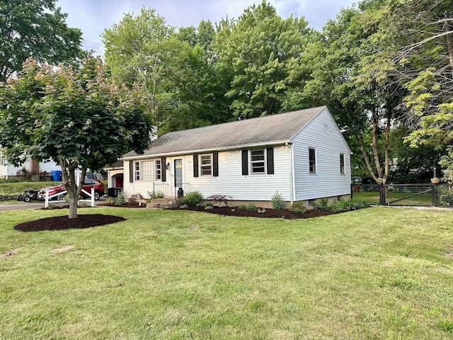 view of front facade featuring a front lawn