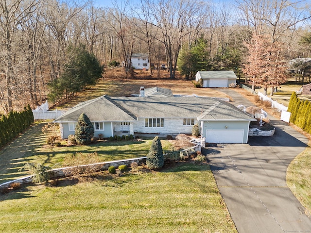 view of front of home featuring a front lawn and a garage