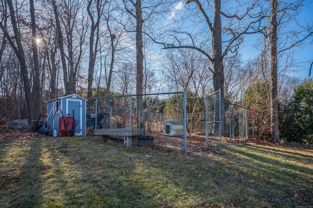 view of yard with a storage unit