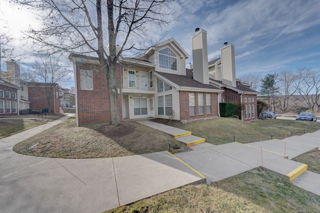 view of front facade with a front lawn