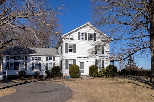 view of front property