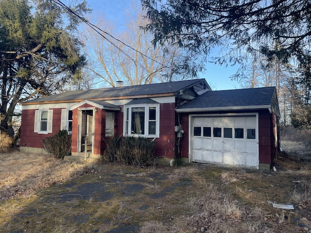 single story home featuring a garage