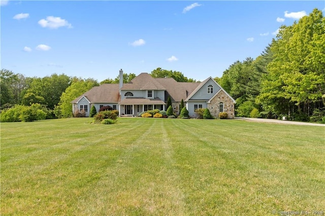 cape cod-style house featuring a front yard